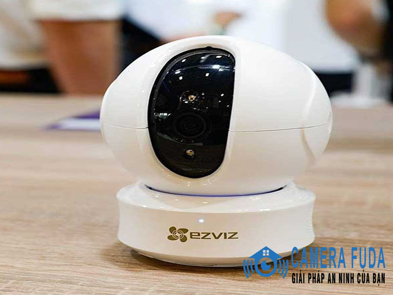 Điểm “mặt” 2 loại giá camera Ezviz C6N với dạng thiết kế lắp đặt trong nhà và dạng kết nối không dây siêu gọn
